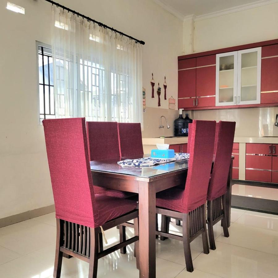 Mahakam Guest House Padang  Exterior photo