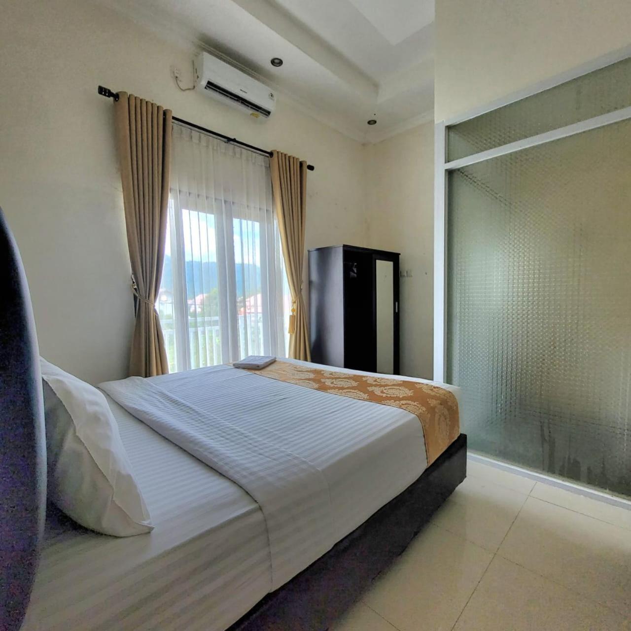 Mahakam Guest House Padang  Room photo